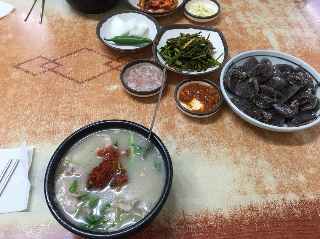 密阳市餐馆和美食-Seolbong Dwaejigukbap