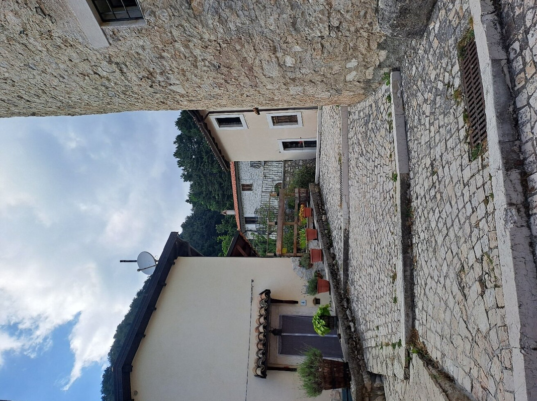 Gli antichi palazzi di Villetta Barrea景点图片