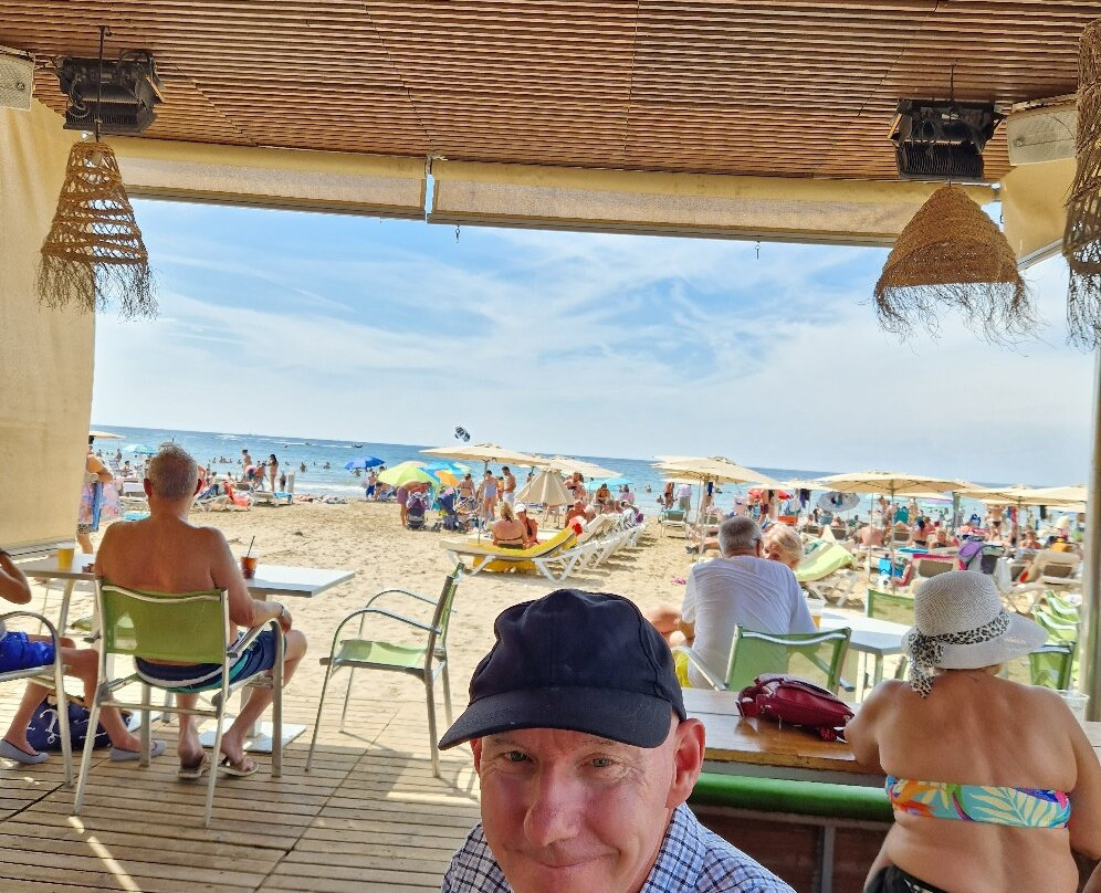 Els Pilons Beach景点图片