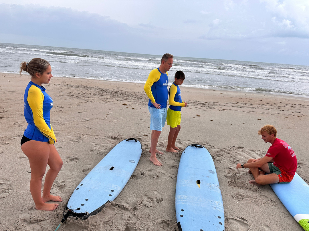 WB Surf Camp景点图片