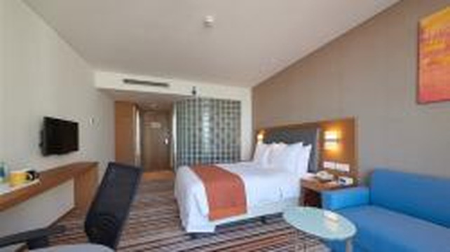 上海中茂世纪智选假日酒店主图