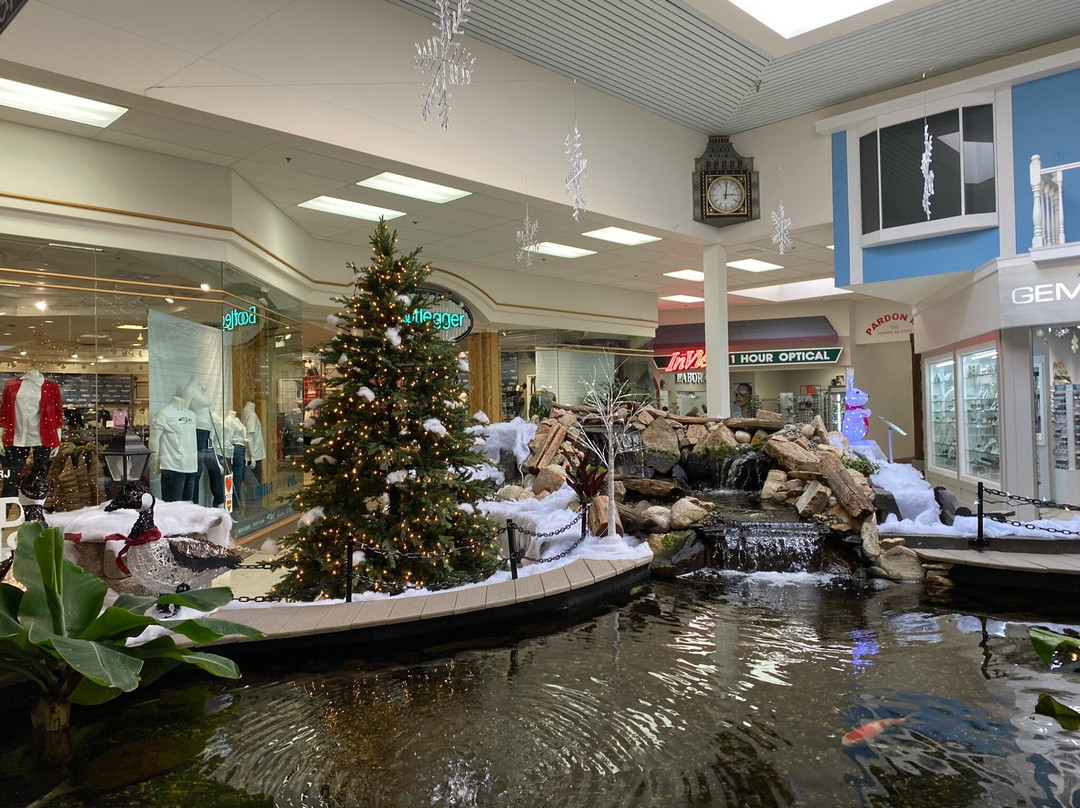 Salmon Arm Wharf景点图片