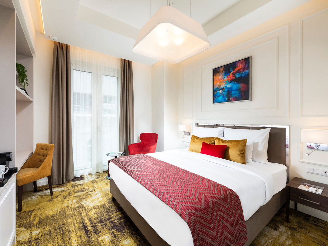 Three Corners Avenue Hotel