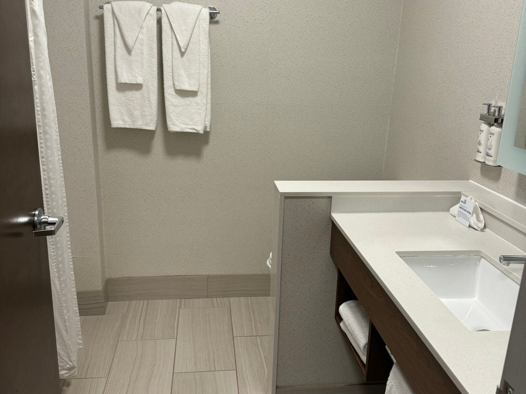 Holiday Inn Express & Suites North Brunswick By IHG主图