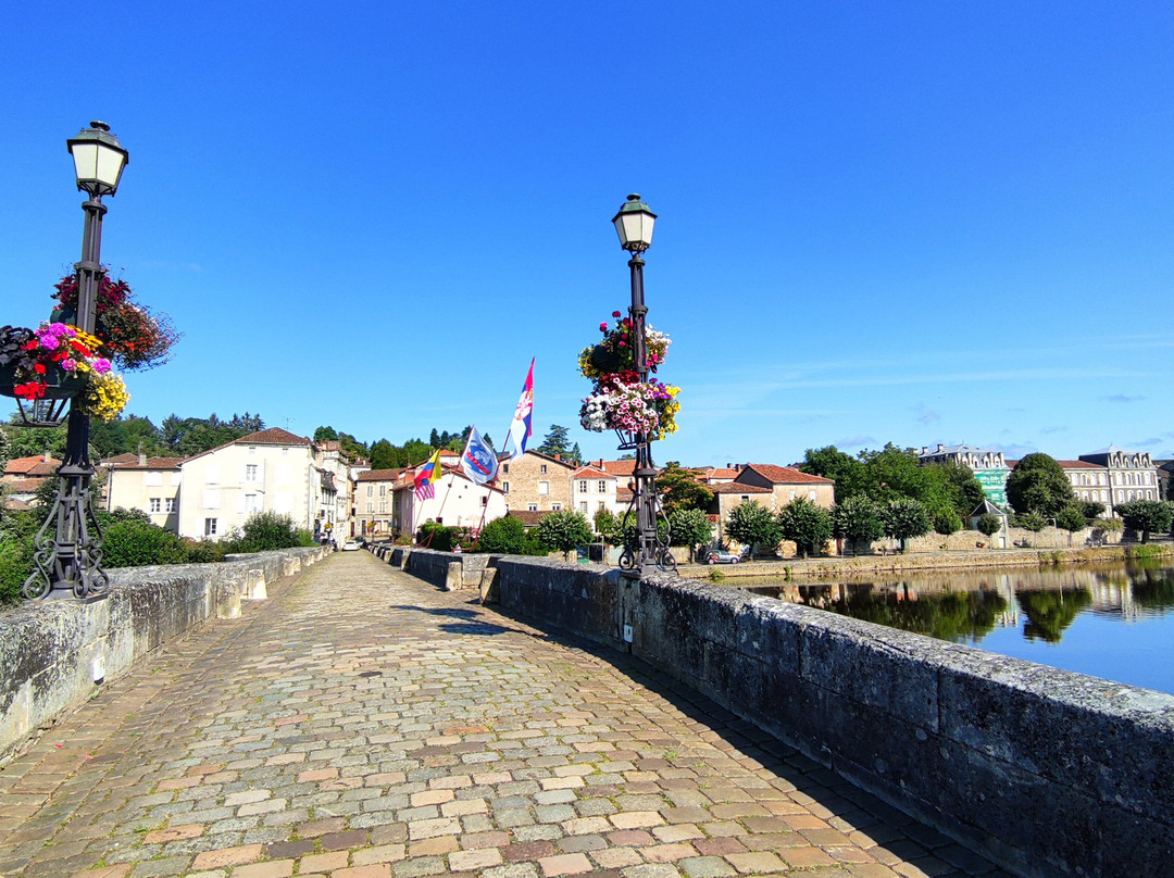 Vieux Pont À Confolens景点图片