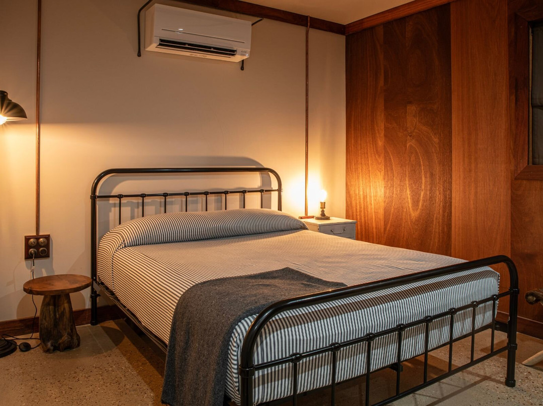 The Staging Post主图