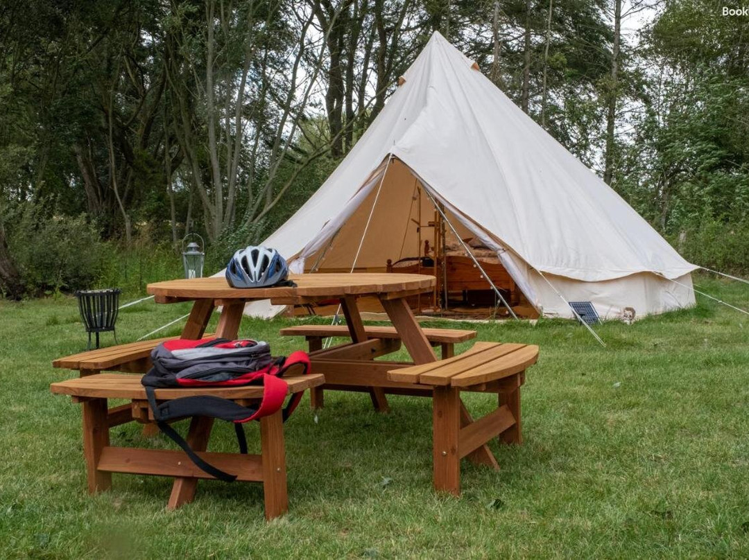 Sleeps-6 Lakeside Bell Tent - Suffolk