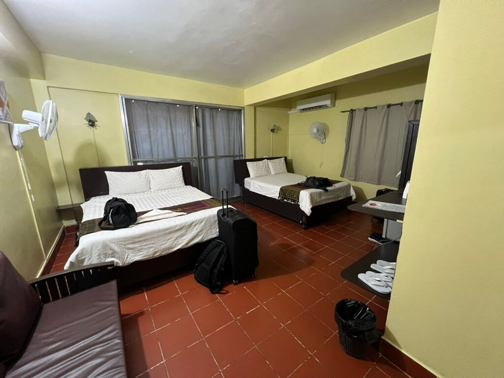 River Dolphin Hotel主图