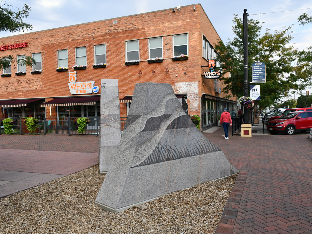 Main Street Square-拉皮德城必去景点