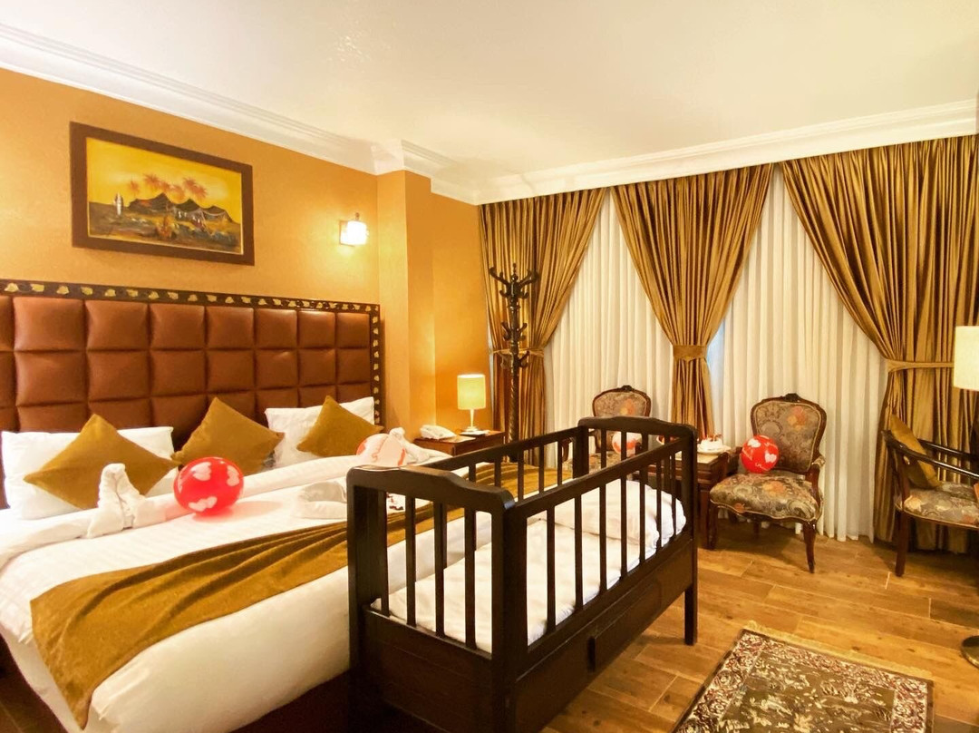 Town Season Hotel主图