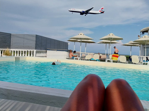 庞尼科尼斯酒店主图