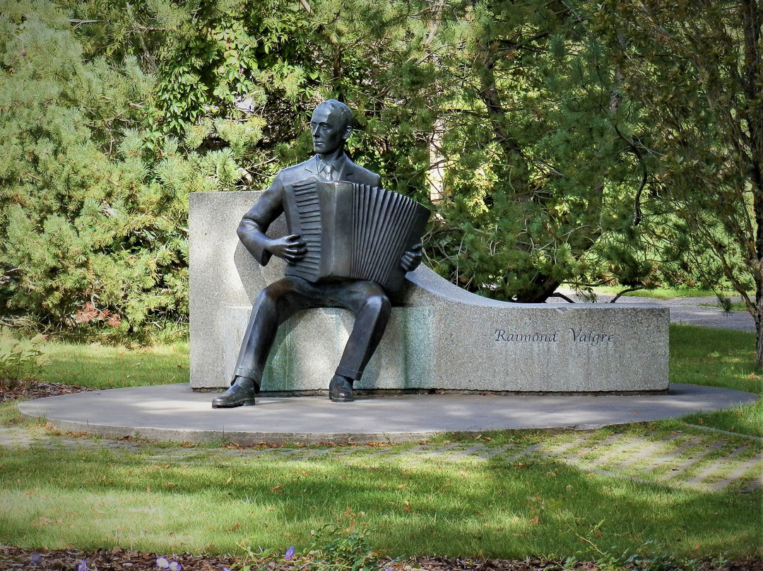 Statue of Raimond Valgre景点图片