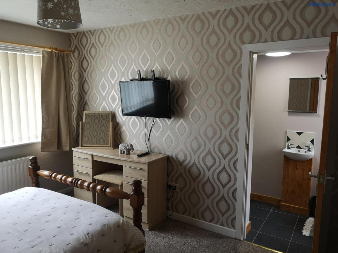 Private Bedroom In A Detached Bungalow