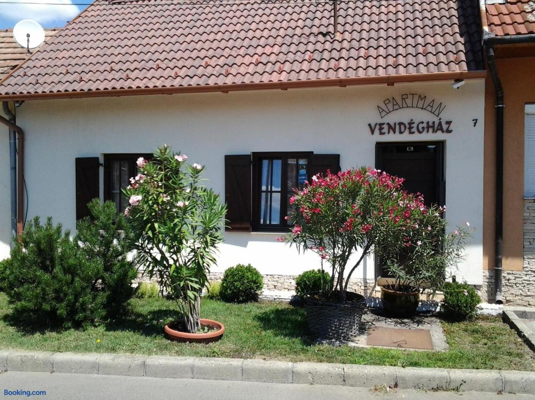Gyongyvendeghaz