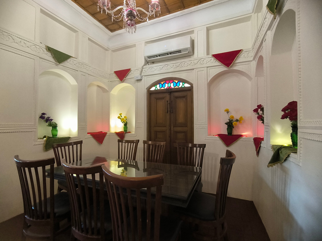 Traditional Behrouzi Hotel主图
