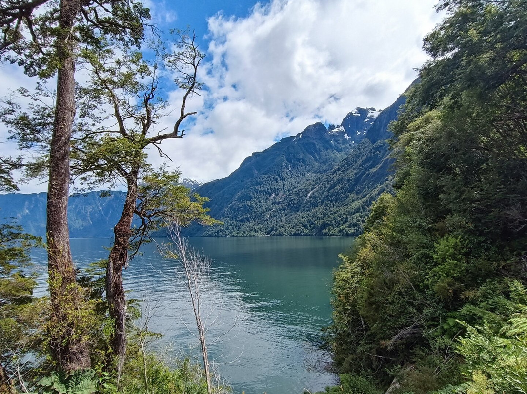 Bahia Acantilada-Puerto Aisen必去景点