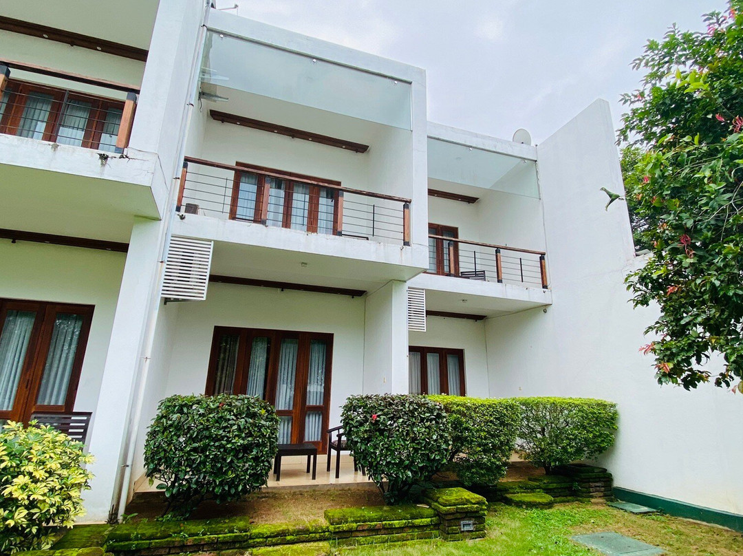 Ruins Chaaya Hotel主图