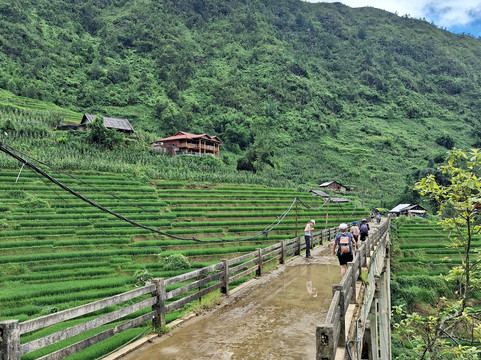 Trekking guide Show Sapa-沙巴必去景点