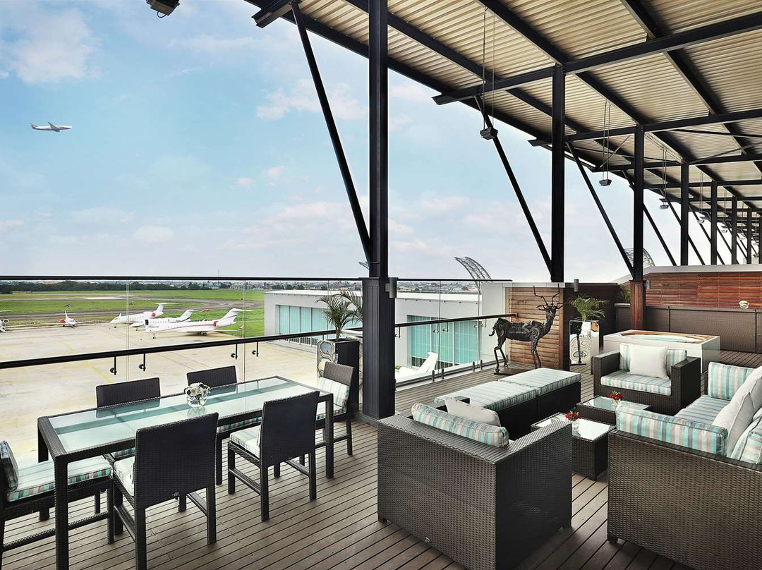 Legend Hotel Lagos Airport, Curio Collection by Hilton主图