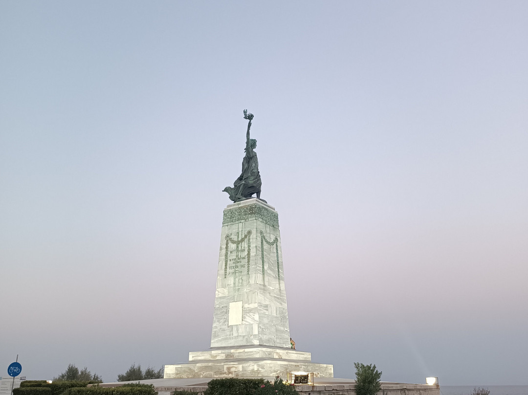 Agalma Eleftherias-米蒂利尼必去景点