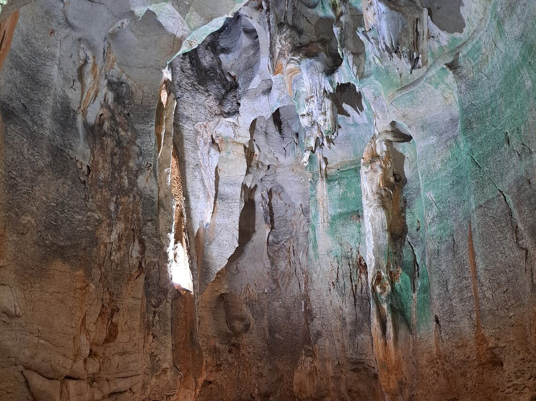 Prehistoric Cave Cueva de las Calaveras-Benidoleig必去景点