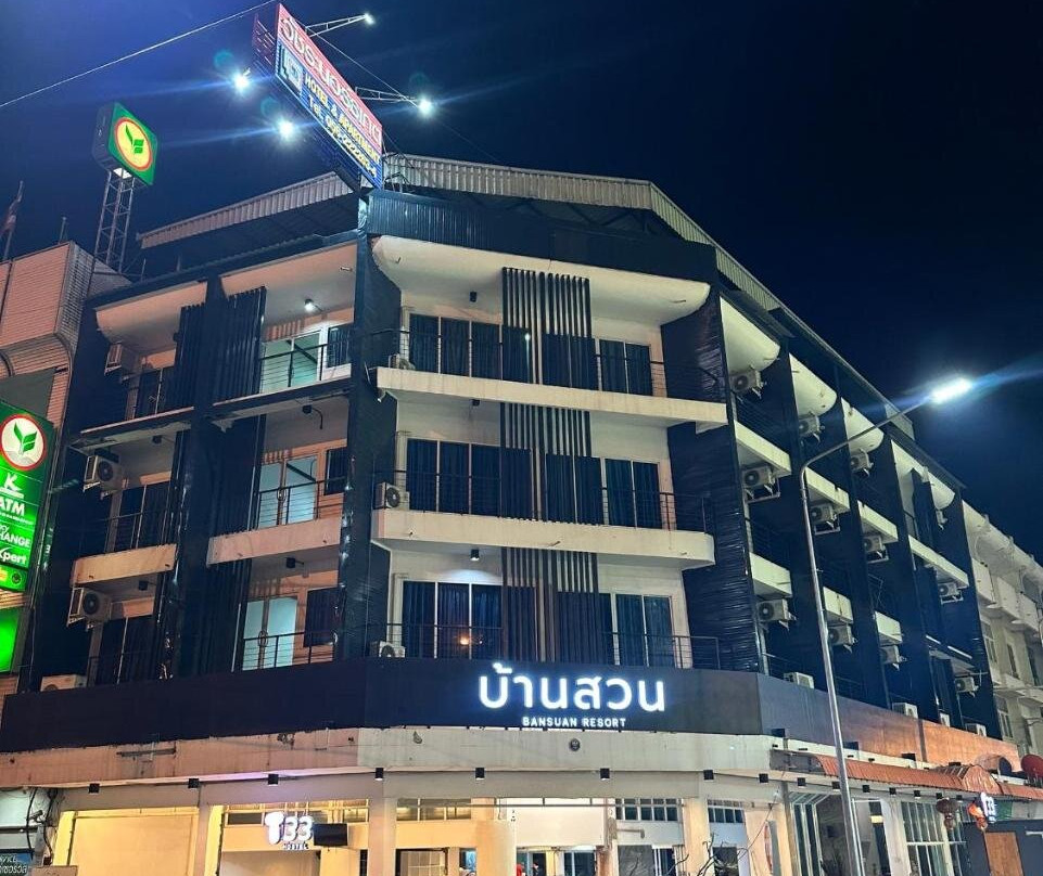 T33 Hostel