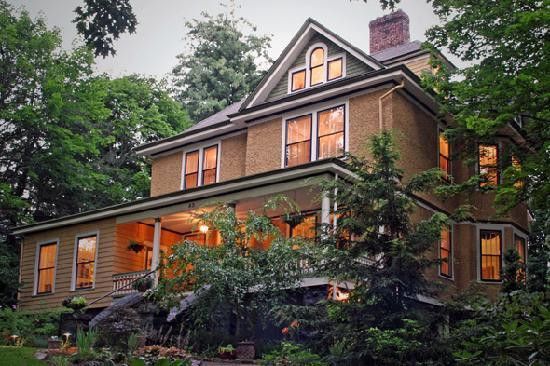 Asheville Seasons Bed and Breakfast主图