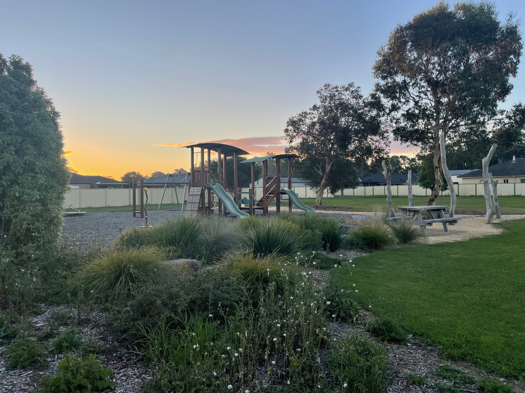 Swan Park Reserve Playground-Stratford必去景点