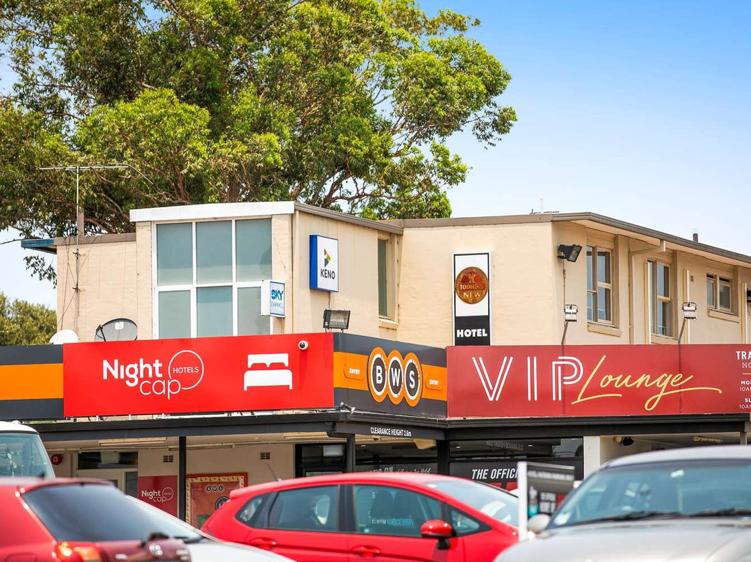 Nightcap at Fairfield主图