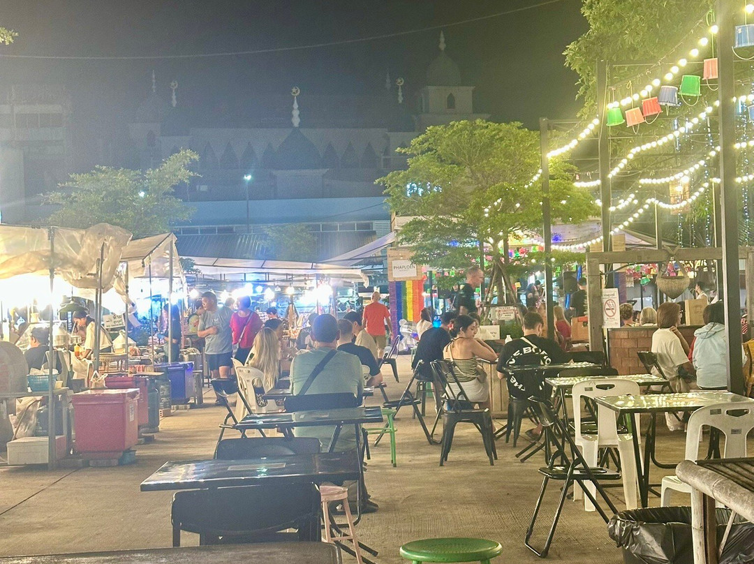 Phaploen Market景点图片