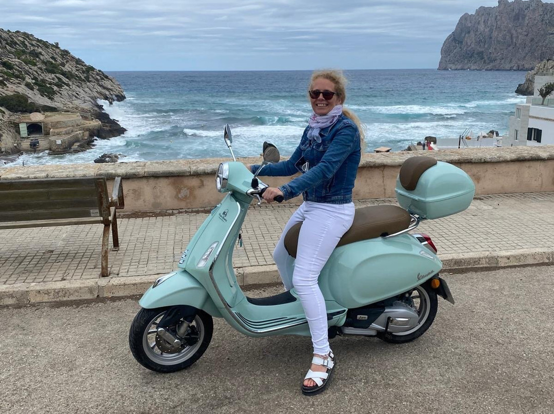 Vespa Rental Alcudia| Vespa Lovers-阿尔库迪亚港必去景点