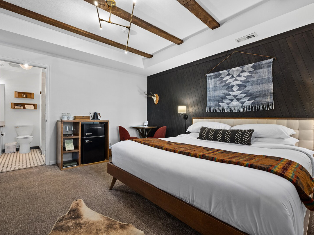 Juniper Lodge & Treehouses主图