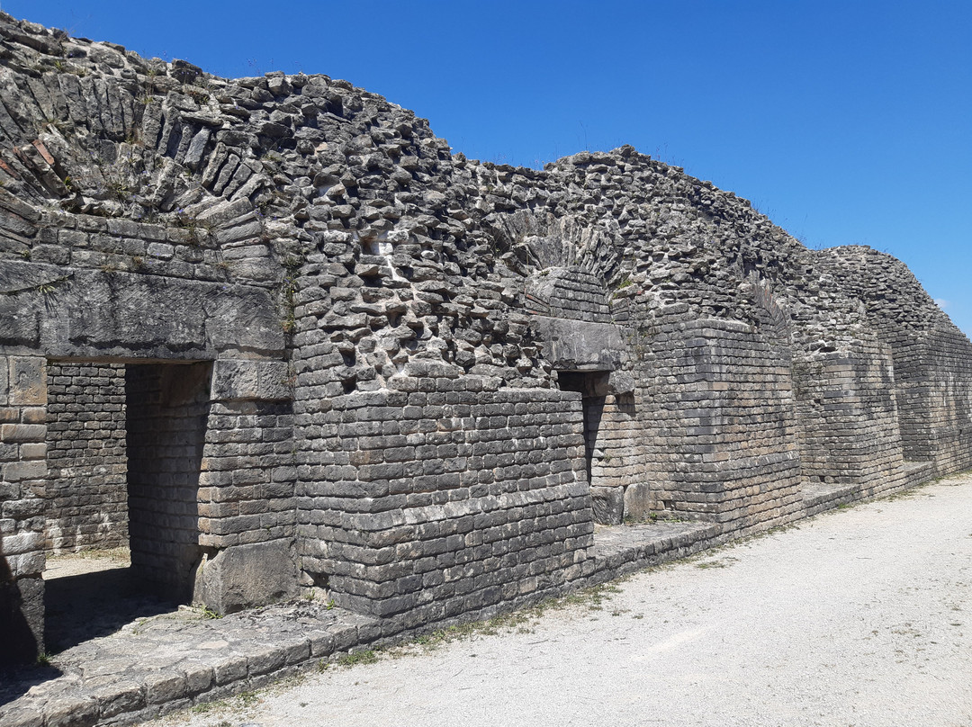 Amphithéatre-Neufchateau必去景点