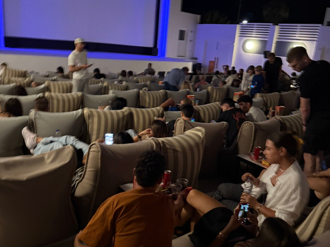 Cine Rex - Therinos-帕罗奇亚必去景点