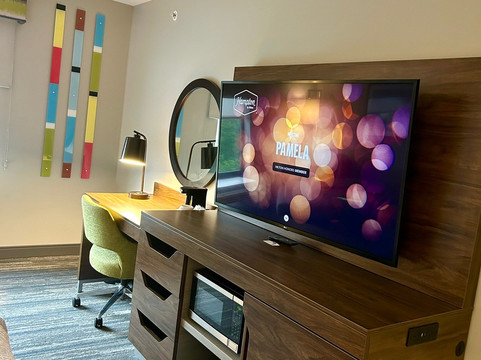 克利夫兰机场泰德曼路欢朋酒店主图