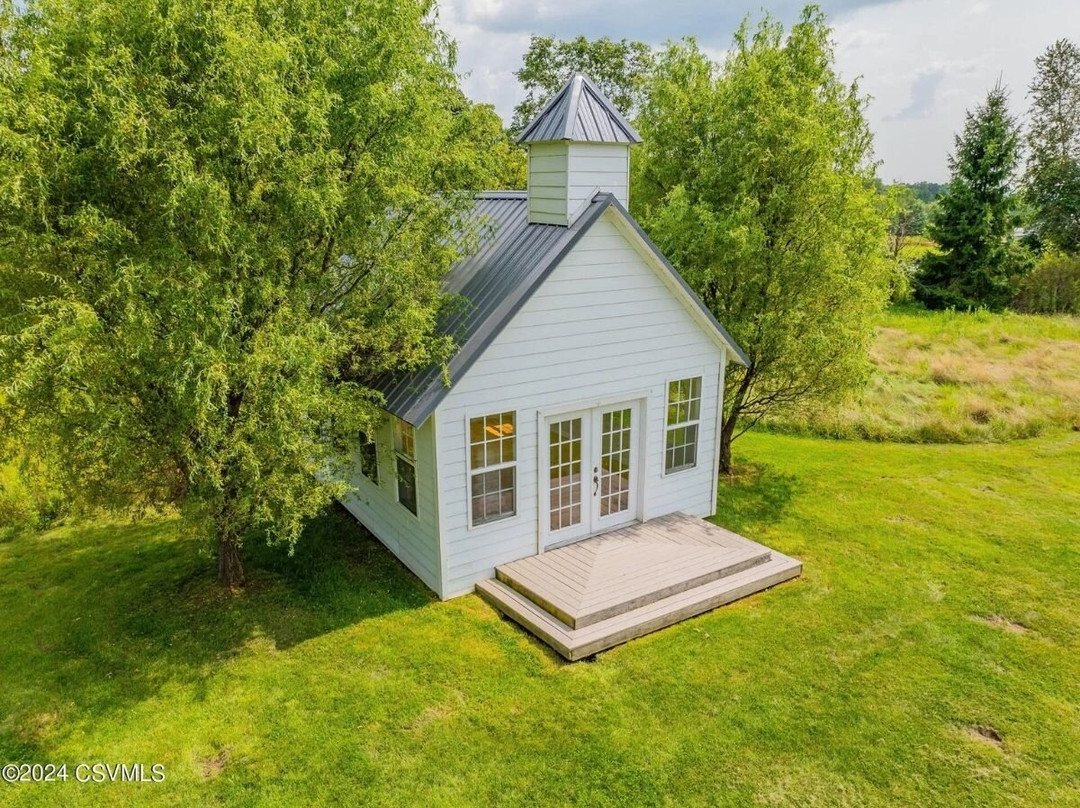 Raven Creek Lodge主图