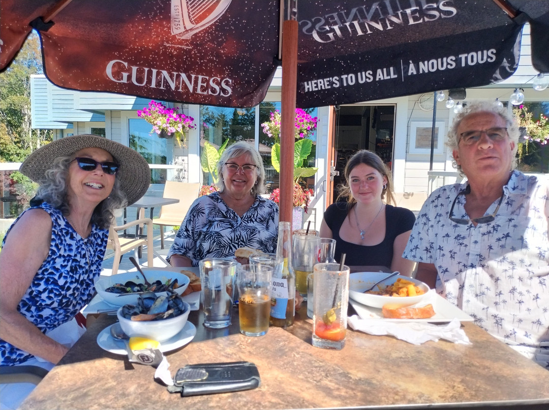 Pacific Moon Rising Bar and Grill主图