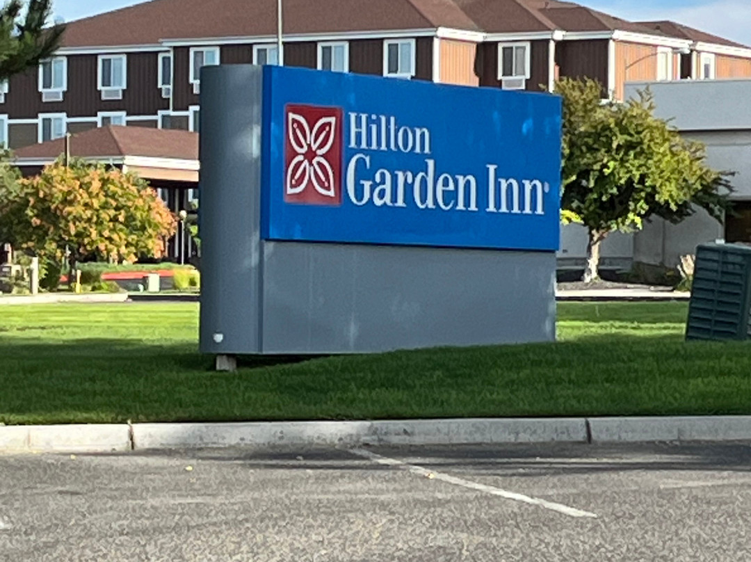 三城/肯纳威克希尔顿花园酒店主图