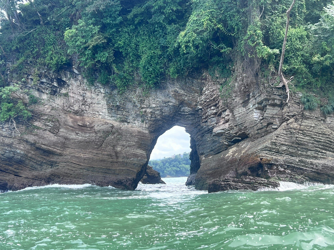 Bahia Aventuras-乌维塔必去景点