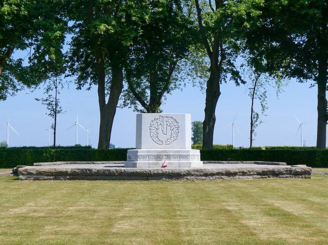 Le Quesnel Canadian War Memorial