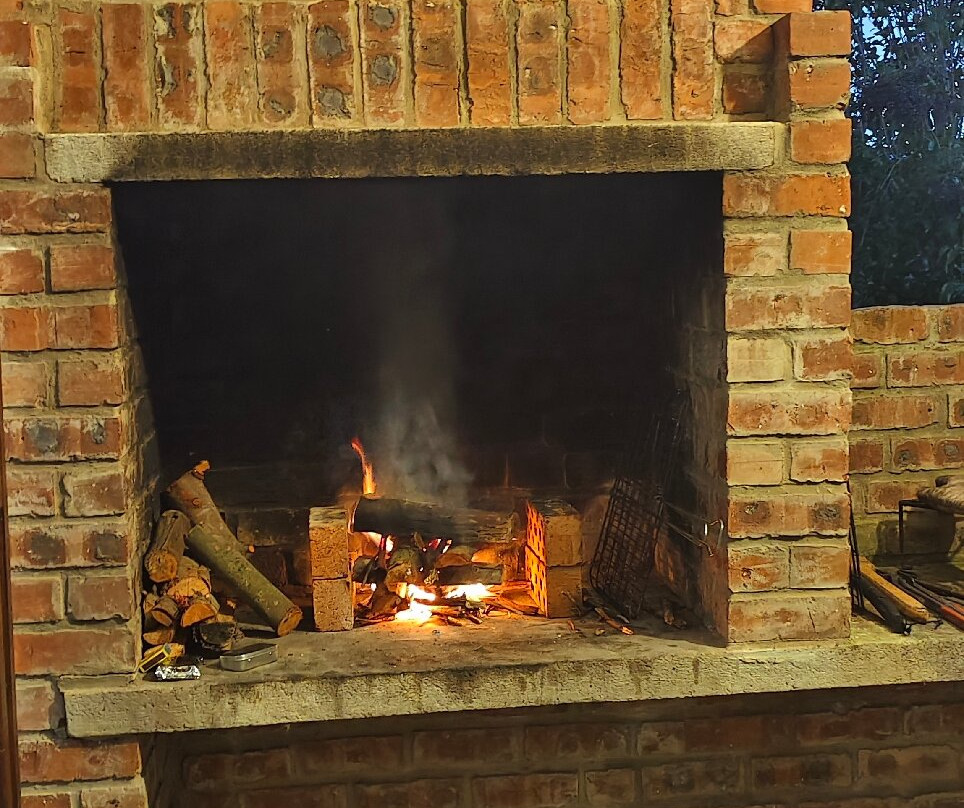 A Hilltop Country Retreat主图