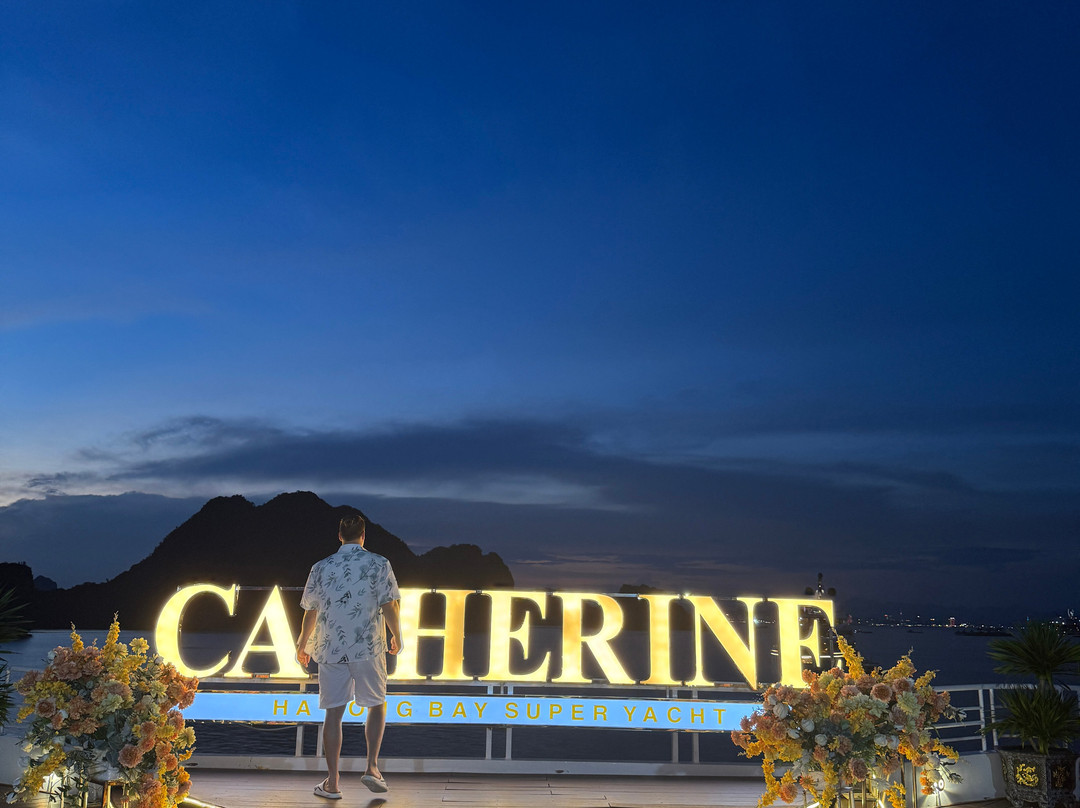 Catherine Cruises-下龙湾必去景点