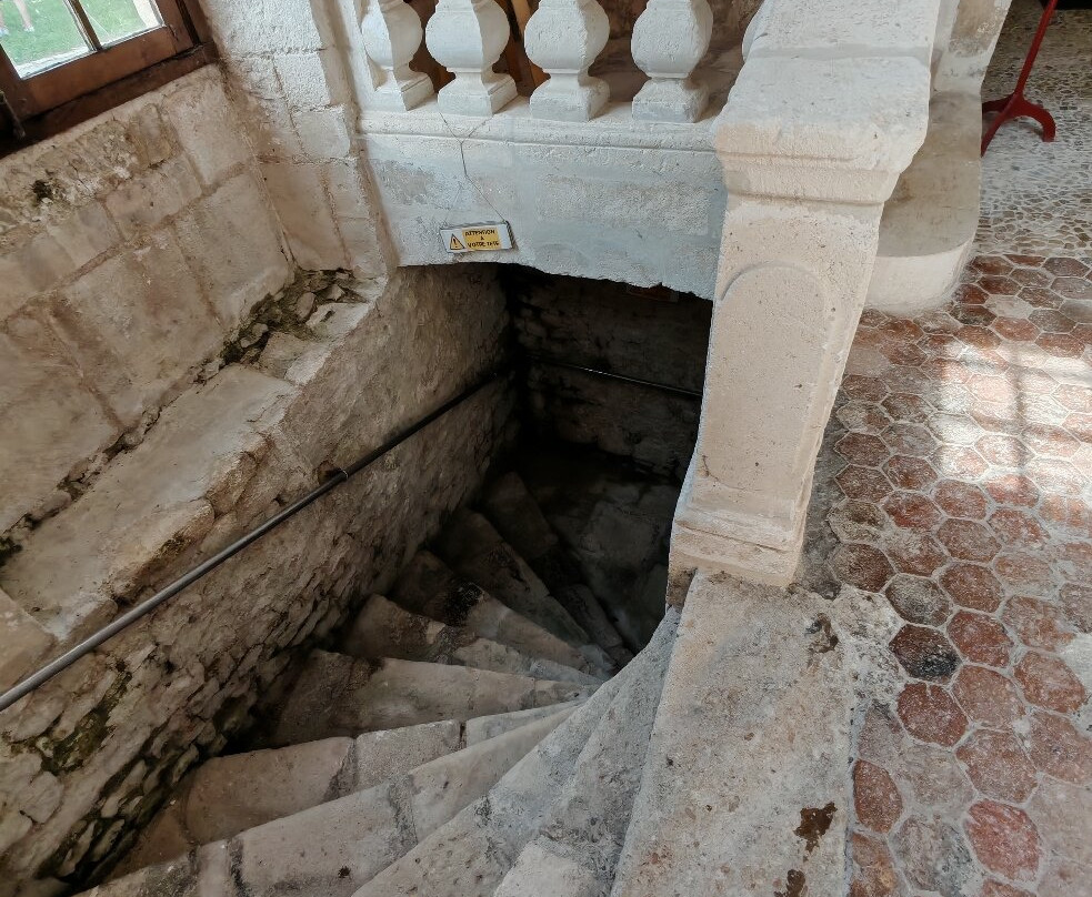 Chateau De Neuvicq-Le-Chateau-Neuvicq le Chateau必去景点