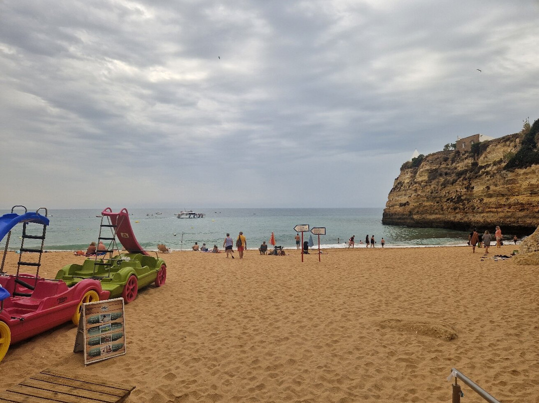Praia de Nossa Senhora da Rocha-阿玛考德佩拉必去景点