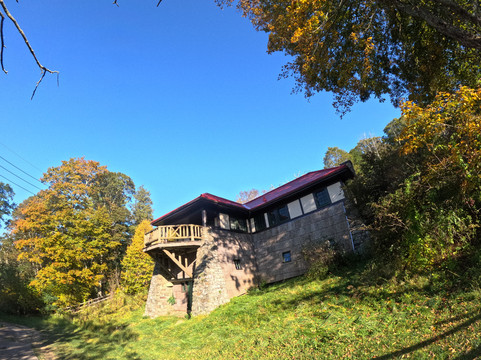 天堂之地酒店主图