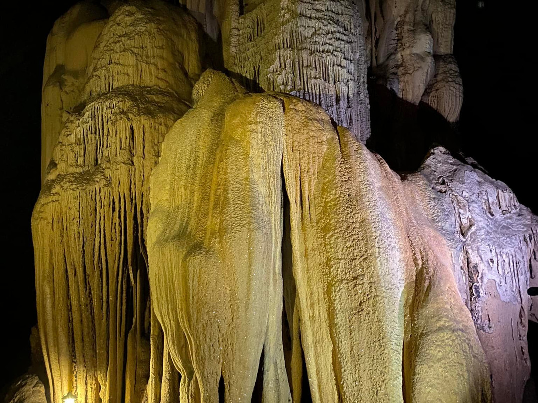 Hoa Cuong cave-Gia Luan必去景点