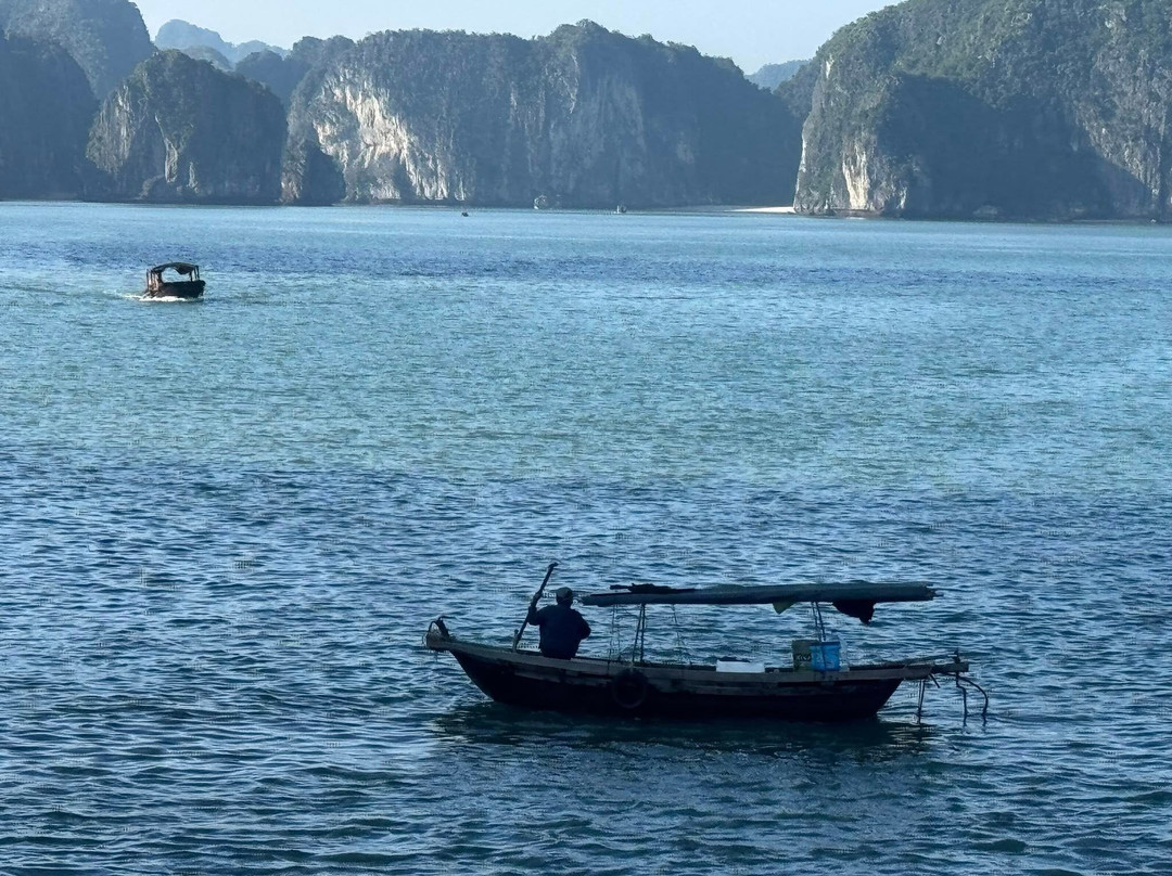 Blue Swimmer Outdoors-下龙湾必去景点