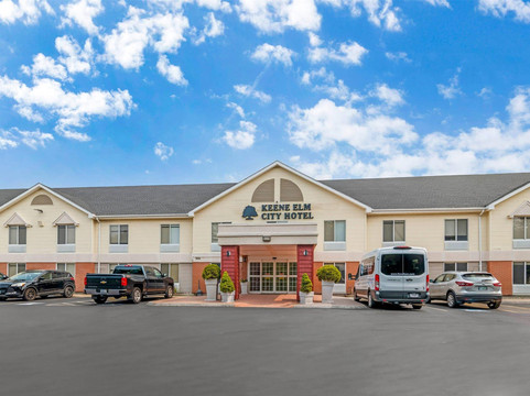 Keene酒店住宿-基恩快捷假日酒店