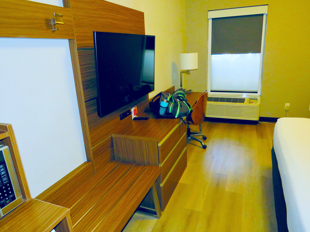 迈尔斯堡戴斯套房酒店-近捷蓝公园主图