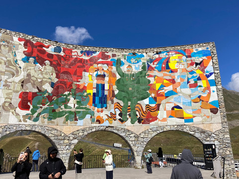 Russian Georgian Friendship Monument-古道里必去景点